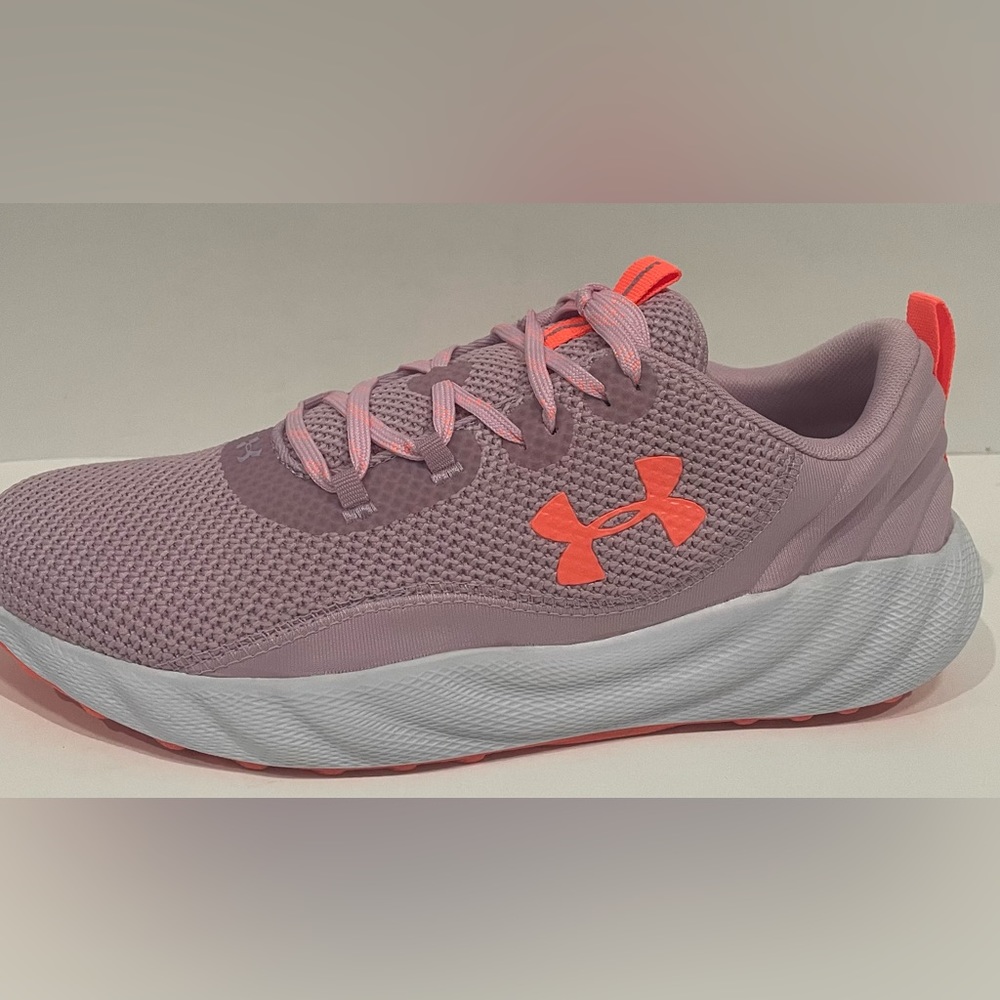 Under armour women shoes size 7.5 new with box